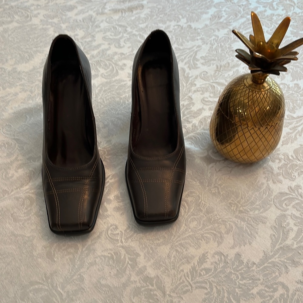 Lovely chocolate brown leather dress heals 👠👠🐻 Size 7 made in Brazil 🇧🇷